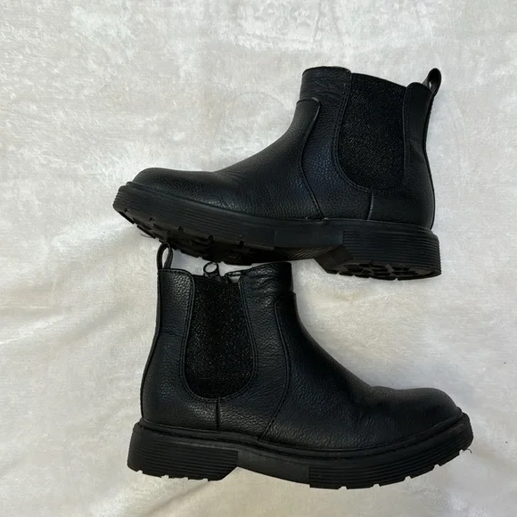 Girls Cat and Jack Chelsea Boots sz 1 - Picture 2 of 4